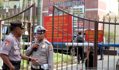Pelaku Bom Bunuh Diri Diduga Pakai Seragam Ojek Online, Petugas Labfor Ambil Sampel di TKP