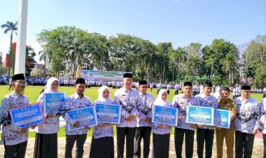 Ini Dia Tujuh Guru & Kepsek Berprestasi Diberikan Penghargaan oleh Walikota Jambi