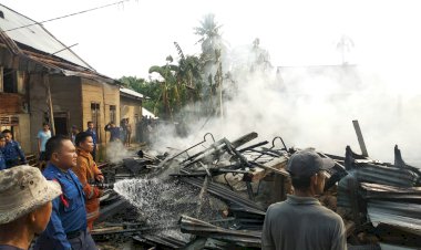 BREAKING NEWS!! Dua Unit Rumah Ludes Terbakar di Bungo