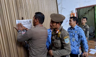 Satpol PP Jambi Segel Toserba Diduga Tak Berizin