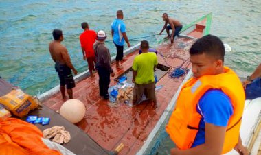 KMP Dausa Diterjang Ombak, Begini Aksi Penyelematan 30 Penumpang