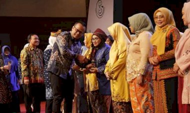 Aktif Kampanyekan Makan Ikan, Rahima Dianugerahi Penghargaan Dari Kementerian Kelautan dan Perikanan