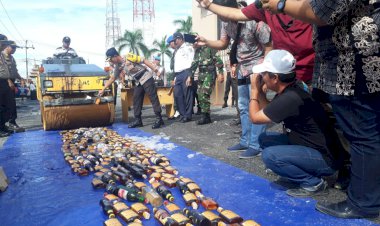 Ratusan Botol Miras Dimusnahkan Polres Tanjab Barat
