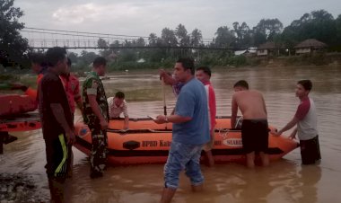 Terlepas dari Gendongan Orangtua, Bocah Hanyut di Aliran Batang Asai Sarolangun