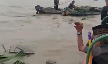 Dihantam Gelombang Tinggi, Satu Unit Pompong di Kualatungkal Karam