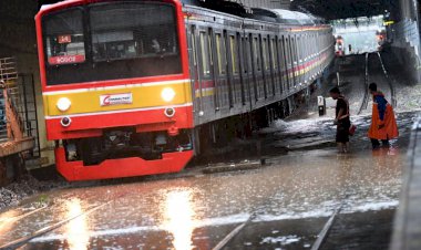 Banjir Genangi Rel, Bikin 4 Kereta Api Jarak Jauh dari Daop 1 Telat Datang