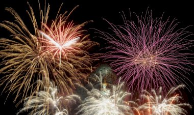 Kawasan Garuda Wisnu Kencana Dimeriahkan 20 Ribu Kembang Api Pergantian Malam Tahun Baru