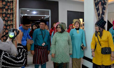 Ketua TP PKK Hj Rahima Resmikan Lobby Bapedda sebagai Display Produk Lokal