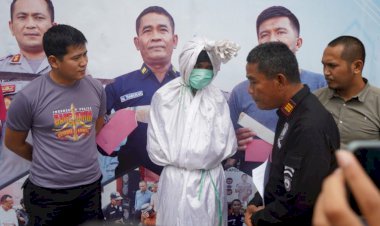 Nasib Sial Lagi Nge-prank Pocong ke Warga, Remaja Ini Ditangkap Polisi