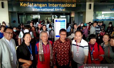 Wow! 174 Turis dari Kumning China Tiba di Minangkabau Sumbar, Langsung Diperiksa