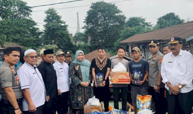 Bupati Masnah Salurkan Bantuan Untuk Korban Bedeng Ambruk di Jaluko Muarojambi