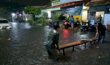 Hujan Deras Sejak Sore, Kota Surabaya Dikepung Genangan Air