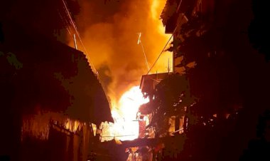 Kebakaran Hebat Landa Rumah-rumah Taman Sari Jakarta