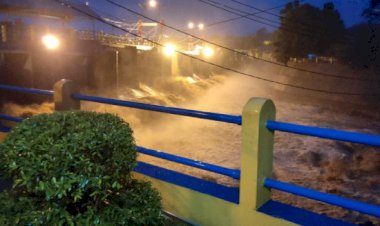 Warga Bantaran Ciliwung Harus Waspada! Debit Sungai Naik akibat Hujan di Bogor Malam Ini
