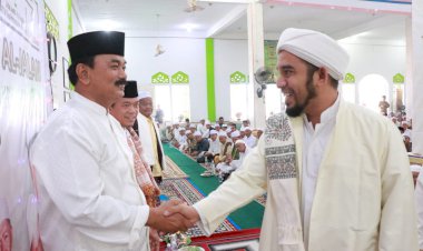 Hadiri Haul di Pembengis, Wabup Amir Ajak Masyarakat Teladani Para Ulama
