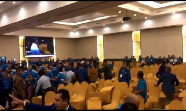 Kongres PAN Rusuh, Peserta Saling Lempar Kursi