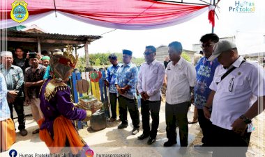 Sekda Tanjab Timur Hadiri HUT Desa Air Hitam Laut Ke-55