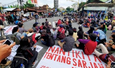 Massa GejayanMemanggilLagi Kembali Bergerak, Menolak RUU Omnibus Law