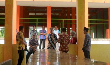 Sekda Tinjau Pasar Rakyat di Kecamatan Bram Itam
