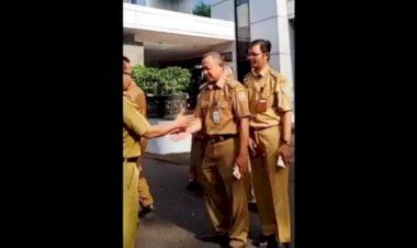 Viral Video ASN Salaman Gaya Baru Tak Sentuh Tangan
