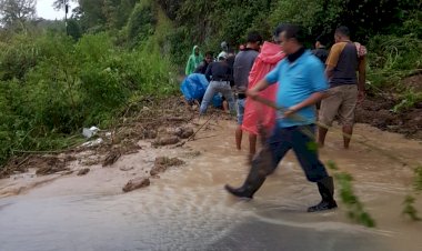 Jalan Sungaipenuh-Tapan Tertimbun Longsor, Begini Kondisinya