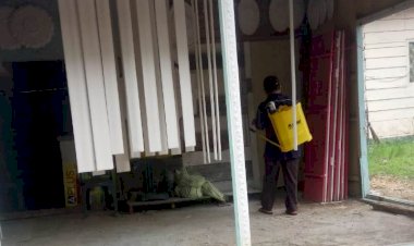 Pencegahan Covid 19, Warga RT 41 Simpang III Sipin Semprot Desinfektan