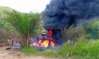 DUAAARRR! Ilegal Drilling di Batanghari Meledak dan Terbakar