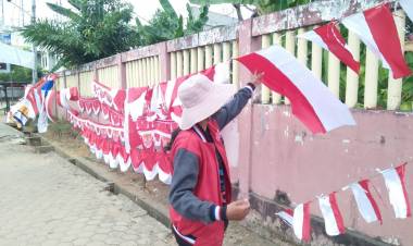 Pedagang Atribut HUT RI Musiman Kantongi Rp500.000 Per Hari