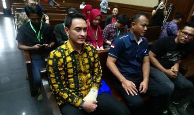 Apif Paling Banyak Pegang Uang Gratifikasi, Ditugaskan Lunasi Hutang Kampanye Pilgub Zumi Zola