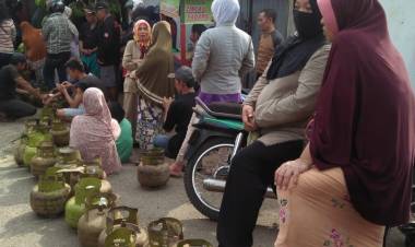  Langka, Tidak Sampai Satu Jam Gas Elpiji 3 Kg Habis Diburu Warga