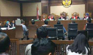 SIDANG ZUMI ZOLA:Iim Diperintah Minta Fee Proyek 2016 ke Dodi Irawan