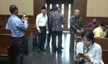 SIDANG ZUMI ZOLA: Kejar Suap Uang Ketok DPRD, Jaksa Hadirkan Sebagian Anggota Fraksi Golkar 