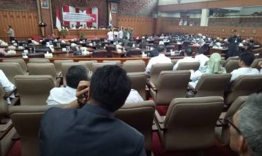 Molor 2 Jam, Rapat Paripurna  Pandangan Umum DPRD Dipimpin Syahbandar