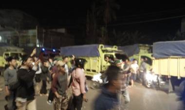Pecah!! Masyarakat Tak Terima Jalan Diblokir Nyaris Adu Jotos dengan Aktivis HMI 