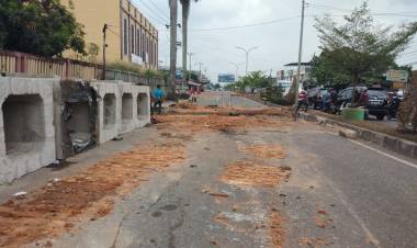 Banjir dan Macet, Warga Minta Hentikan Sementara Pembangunan Drainase Pattimura