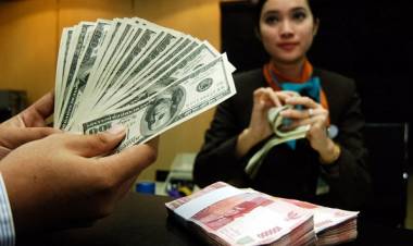 Rupiah Makin Anjlok, Tembus Rp15.205 Per Dolar AS
