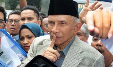 Amien Rais Minta Presiden Jokowi Copot Kapolri Tito