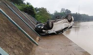 Mobil Terios Terjun ke Turap Nyaris Nyebur ke Sungai Batanghari
