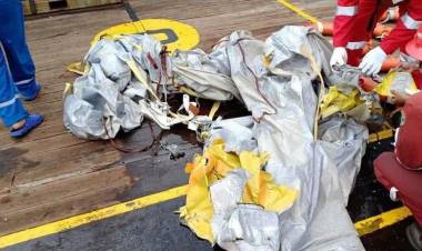 Di Lokasi Lion Air Jatuh Jatuh Ditemukan Pelampung, Handphone dan Beberapa Potongan...