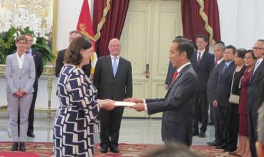 Jokowi Terima Surat Kepercayaan Dubes 13 Negara