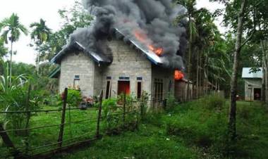 Rumah Warga Tasepli Terbakar Hebat, Dua Korban dilarikan ke Puskesmas Terdekat