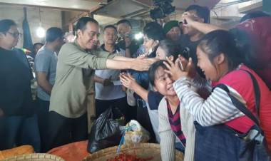 Ini Reaksi Warga Ketika Jokowi Blusukan ke Pasar Cihaurgeulis Bandung