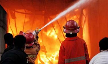 Gudang Kerupuk di Meruya Terbakar, Ini Tindakan Tim Damkar
