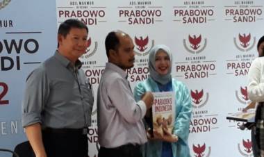 Prabowo Luncurkan Buku Paradoks Indonesia Braile untuk Tunanetra