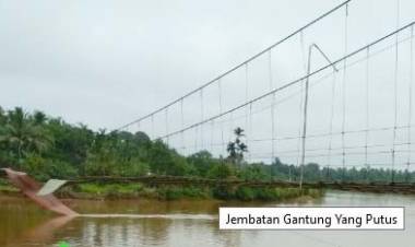 Jembatan Gantung Dusun Teluk Pandak Bungo Putus