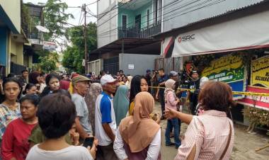 HS Pembunuh Satu Keluarga Disambut Hujatan dan Makian Ratusan Warga