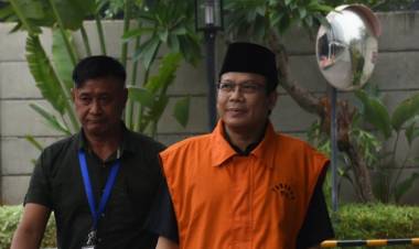 KPK Panggil Taufik Kurniawan Sebagai Tersangka