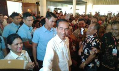 Jokowi Klaim Dana Desa Bangun Jalan 123.000 Kilometer