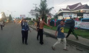 Spion Mobil Dipecah, Sopir Batu Bara Ditendang Wajahnya oleh Oknum Dishub Batanghari