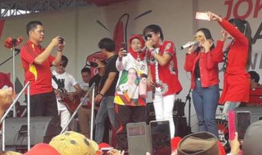 Ian Kasela dan Narji Meriahkan Jalan Sehat Bersama Jokowi